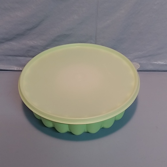 Vintage Tupperware Jell-O Mold Ice Ring Mold Mint Green 70s Retro Jel-Ring - Picture 2 of 3